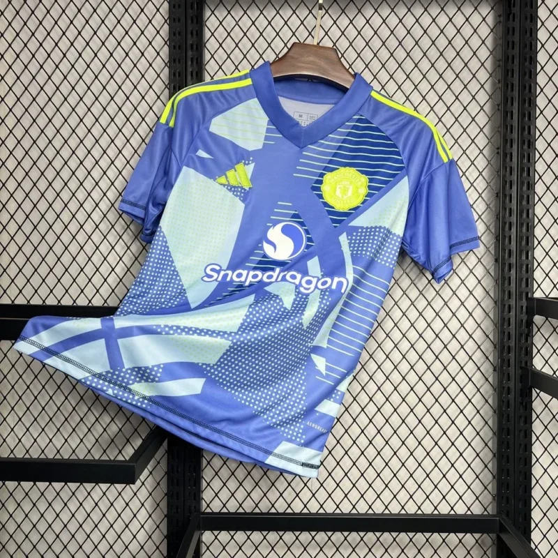 2024/2025 Manchester United Goalkeeper Football Shirt 1:1 Thai Quality - Image 3