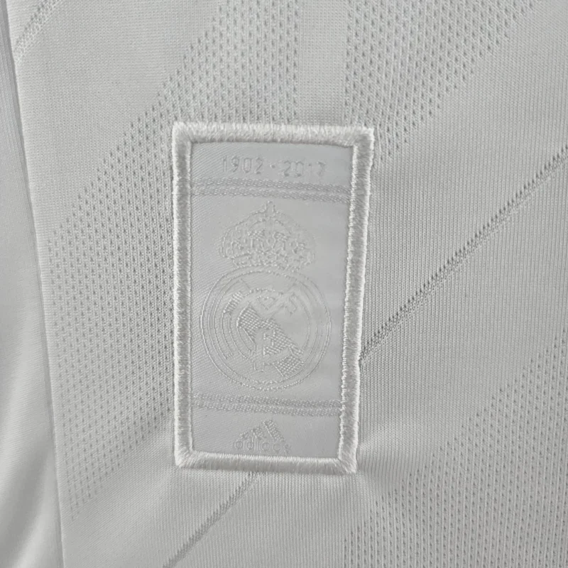 2017/2018 Retro Real Madrid Home - Image 11