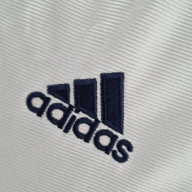 1998/2000 Retro Real Madrid Home - Image 4